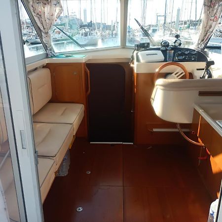 Nuit Insolite A Bord Du Bateau Exocet III Boulogne-sur-Mer Exterior foto