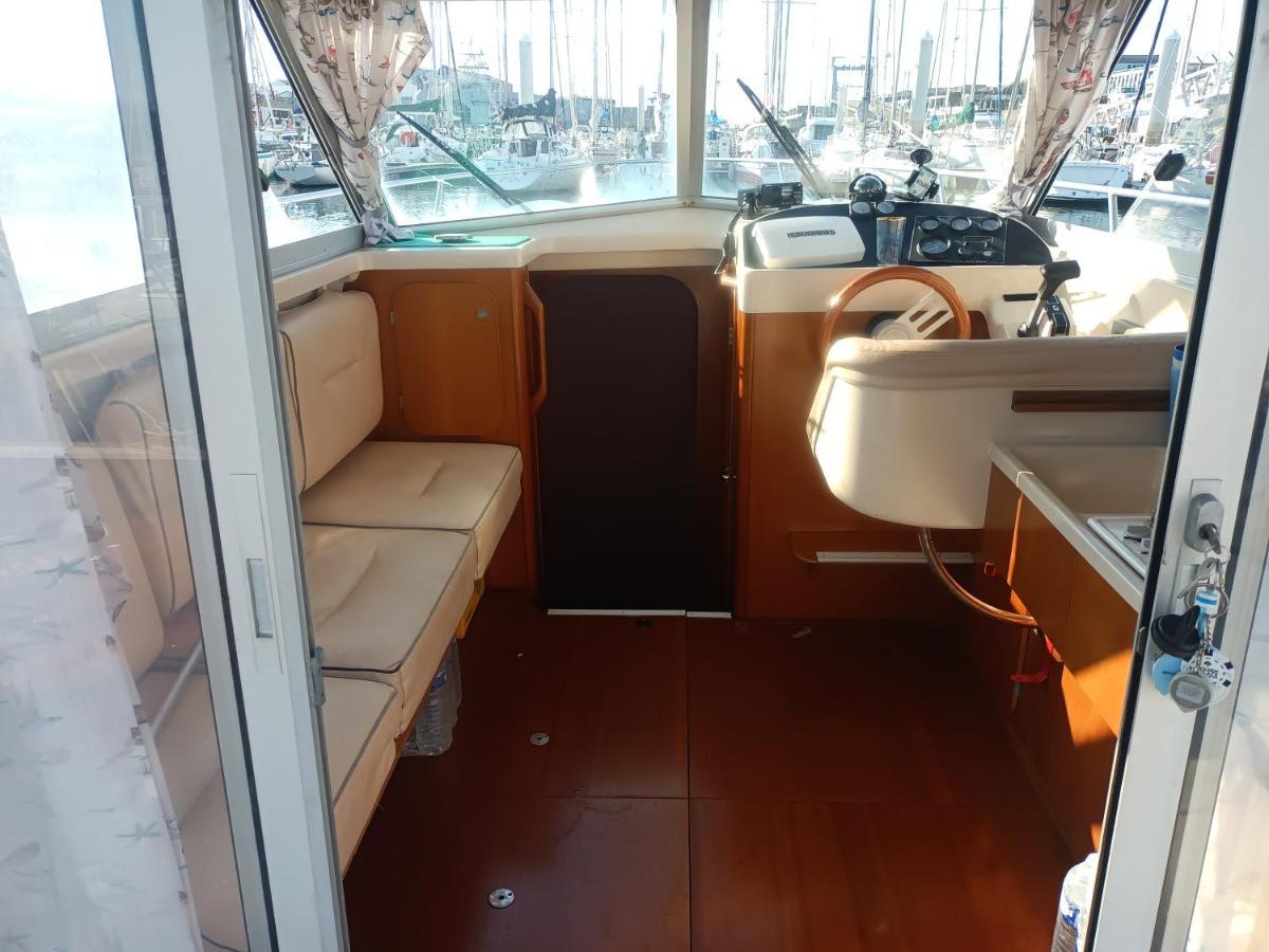 Nuit Insolite A Bord Du Bateau Exocet III Boulogne-sur-Mer Exterior foto
